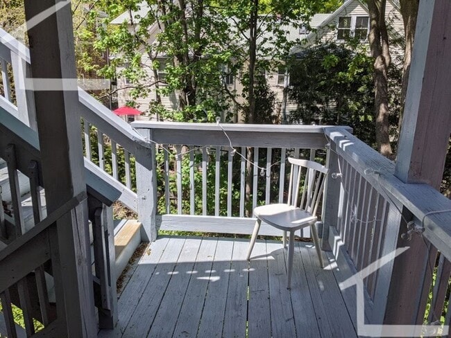 Building Photo - No Brokers Fee,3 Bedrooms unit on Coolidge Corner, Laundry on a Site, Heat, Hot Water Included