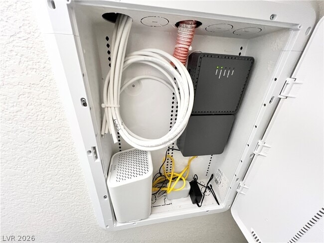 Building Photo - 2625 Dahlia Fls Ave