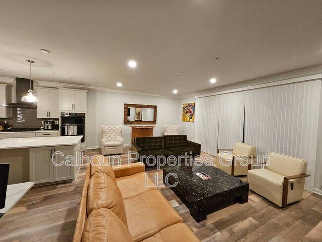 Building Photo - 605 Glenn Lk Dr