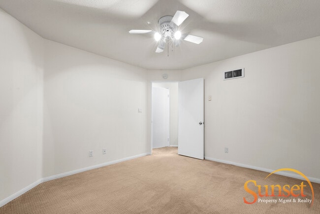 Building Photo - 7565 Charmant Dr
