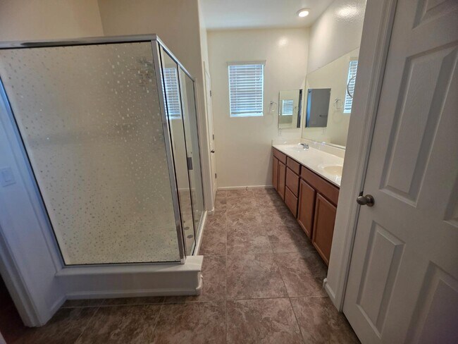 Building Photo - 9 S 195th Ln