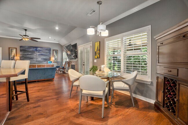 Building Photo - Fabulour Bridgeport S/D Home w/AMAZING out...