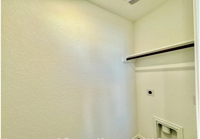 Building Photo - 10119 Asta Trl