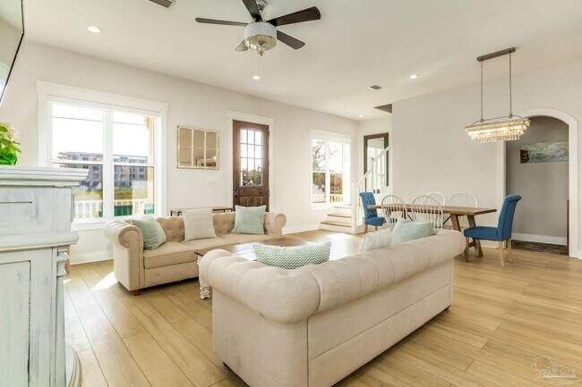 Building Photo - 606 W Intendencia St