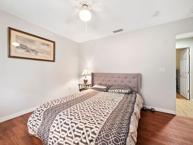 Building Photo - 109 Shore Rd