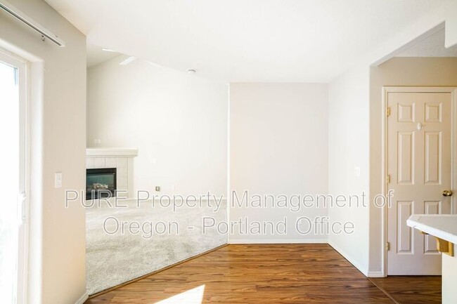Building Photo - 1434 NE Birkshire Ct