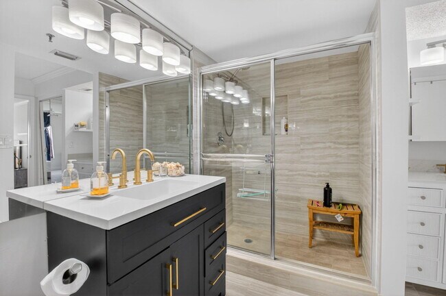 Building Photo - 7129 Promenade Dr