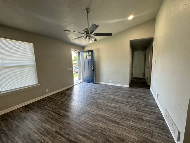 Building Photo - Nice 4 bed 1 bath