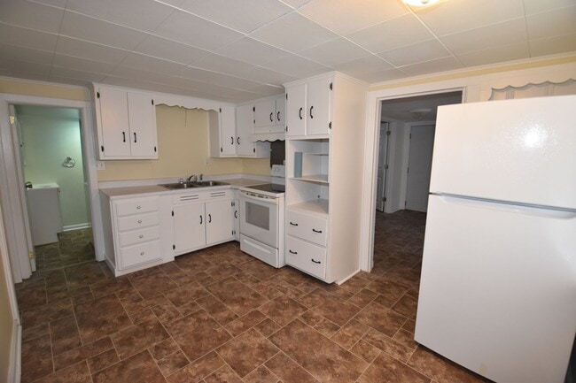 Building Photo - 2 Bedroom Home For Rent Fortville IN