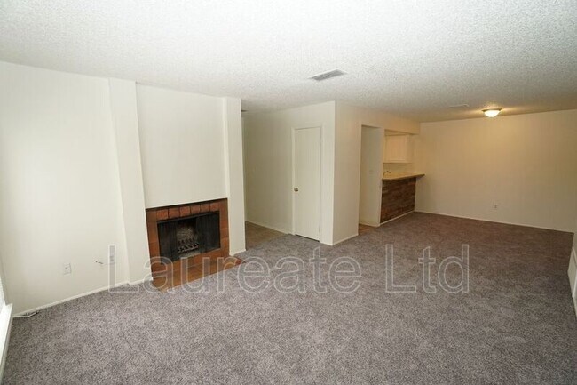 Primary Photo - 7260 S Gaylord St