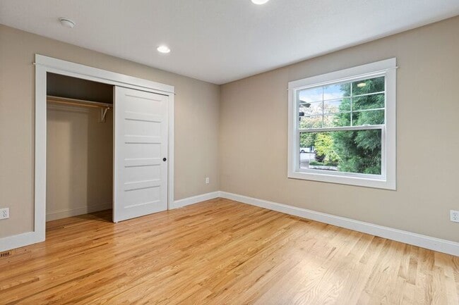Building Photo - 4908 NE 9th Ave