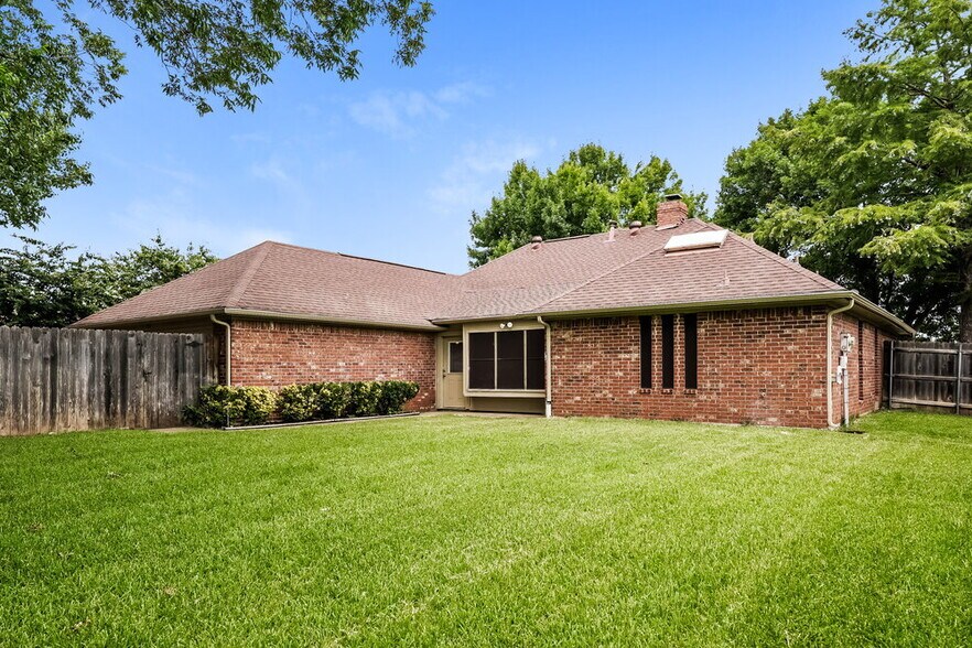 Building Photo - 716 Havencrest Dr
