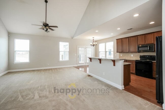 Building Photo - 350 Spectrum Rd