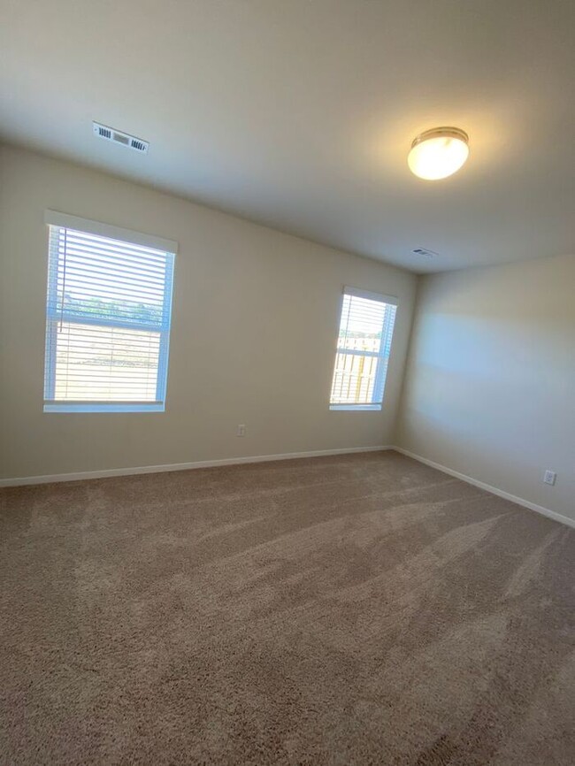 Building Photo - New Year's Promotion! Four Bedroom | Two B...