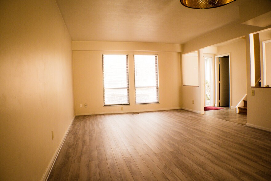 Building Photo - 1452 Carriage Trace Blvd