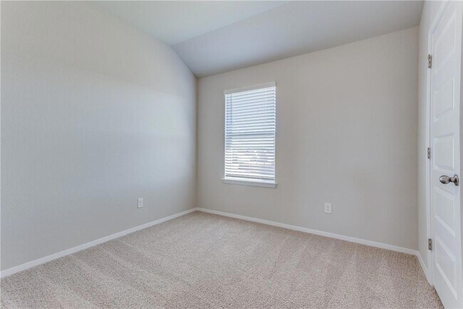 Building Photo - 131 Trailside Ln