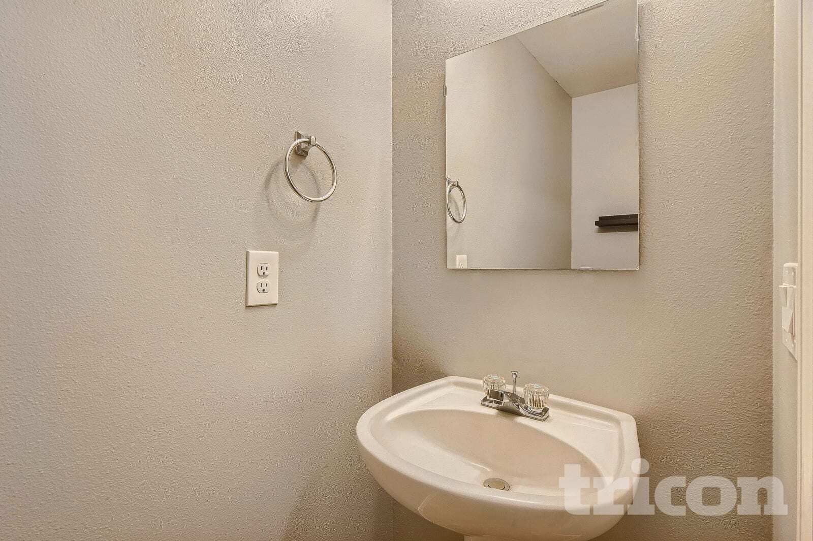 Building Photo - 577 SW 207th Ave