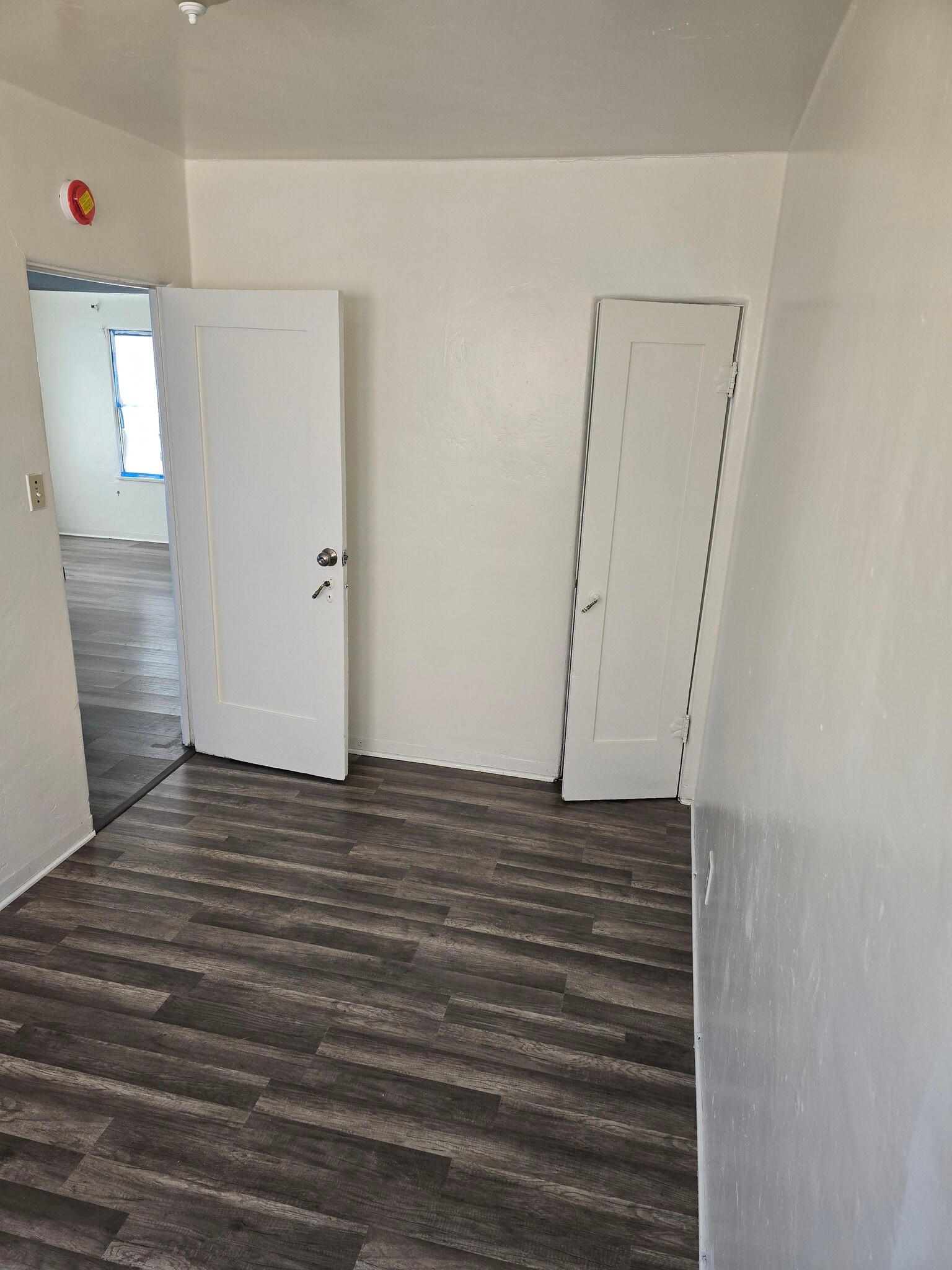 Building Photo - 611 W 85th St
