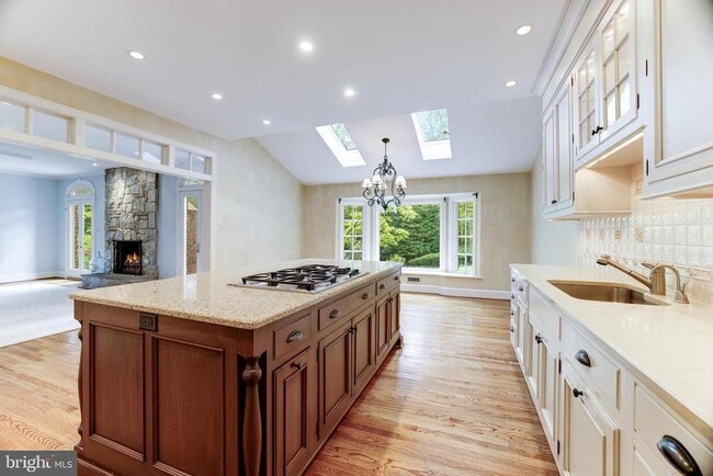 Building Photo - 8001 Greenwich Woods Dr