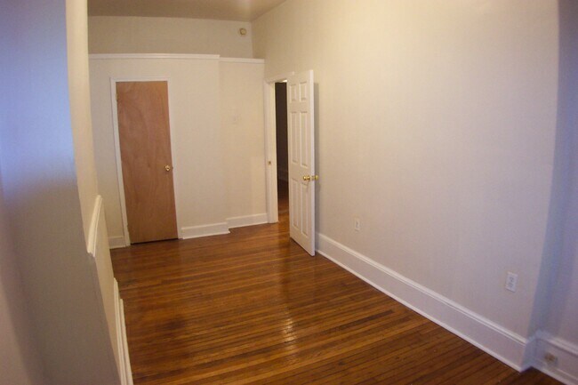Building Photo - 218 Buckingham Pl