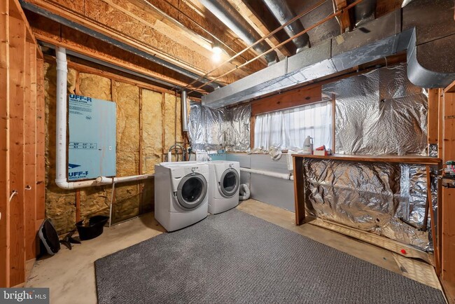 Building Photo - 409 Feather Dr