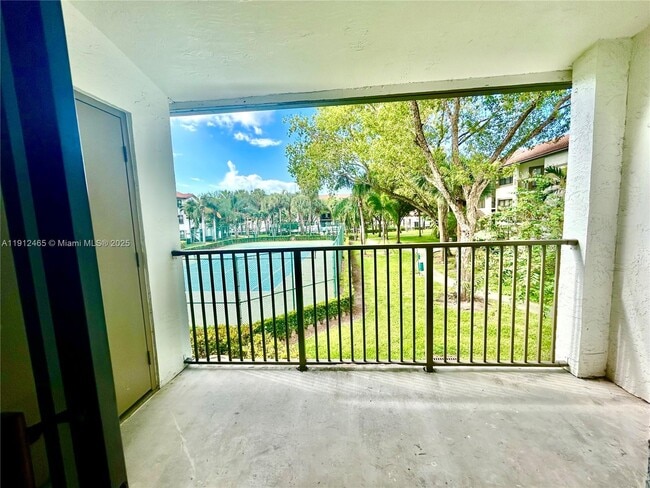 Building Photo - 540 S Park Rd