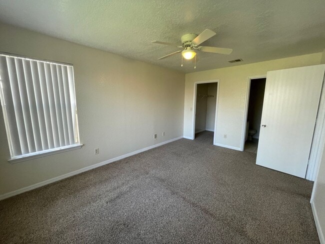 Building Photo - 2550 N Alafaya Trail