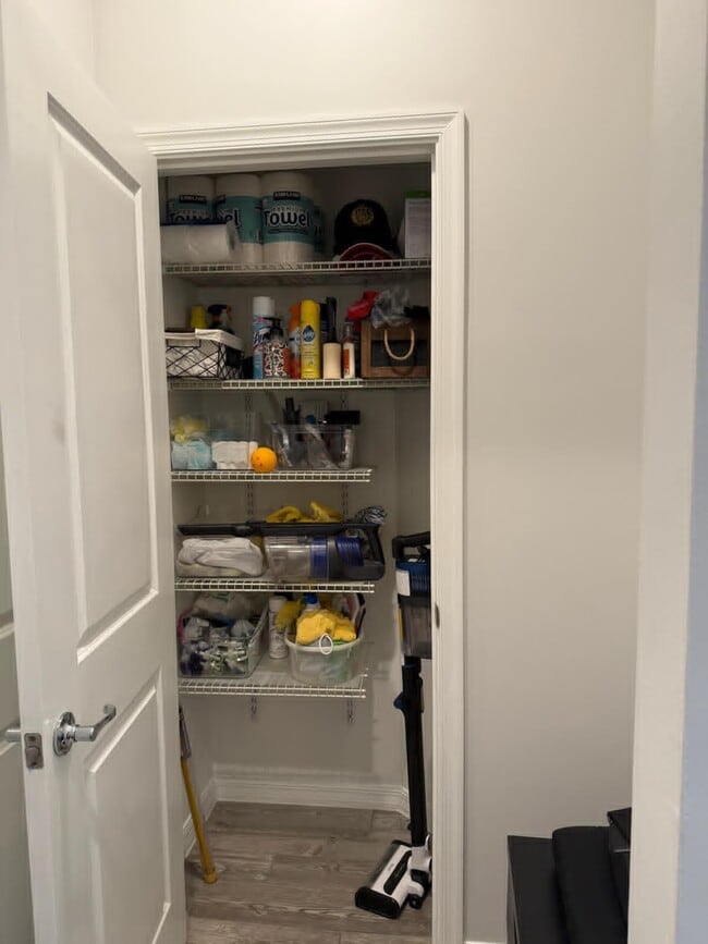 Building Photo - 2877 Bard St