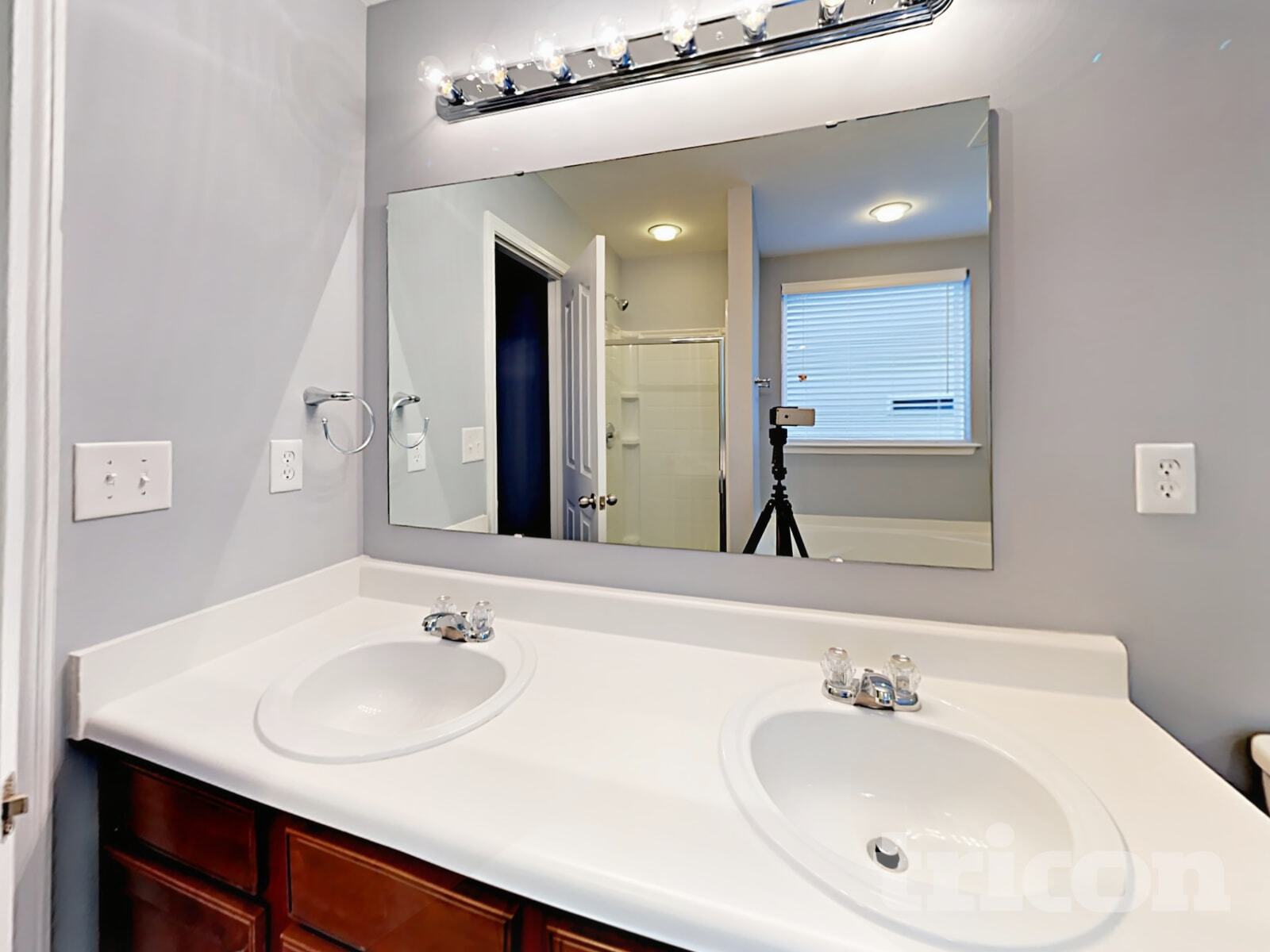 Building Photo - 11709 Oak St