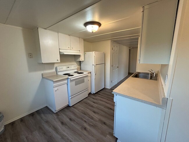 Building Photo - Fully renovated 1 BD, 1 BA with bonus room...