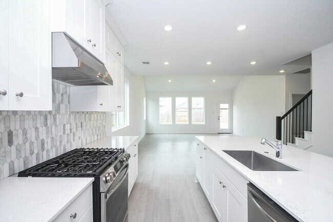 Building Photo - 6319 Seafoam Lake Dr