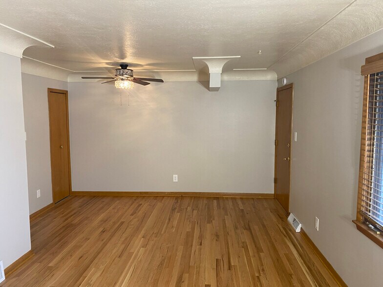 Building Photo - 6210 Franklin Ave