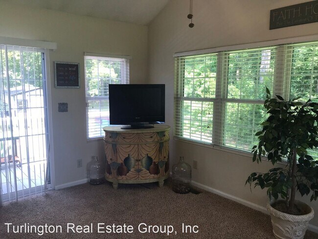 Building Photo - 3 br, 2 bath House - 165 Devin Drive