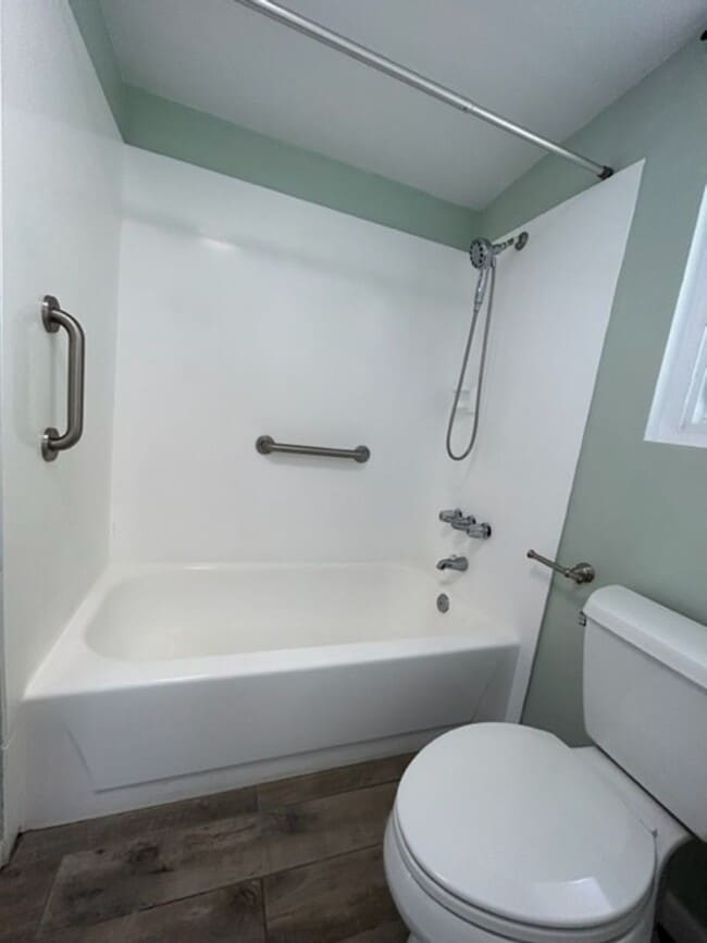 Building Photo - Available on 12/16/25, spacious 1570 sq ft, 3 Bedrooms, 2 Baths, 2 Car Garage Single-Family Home ...