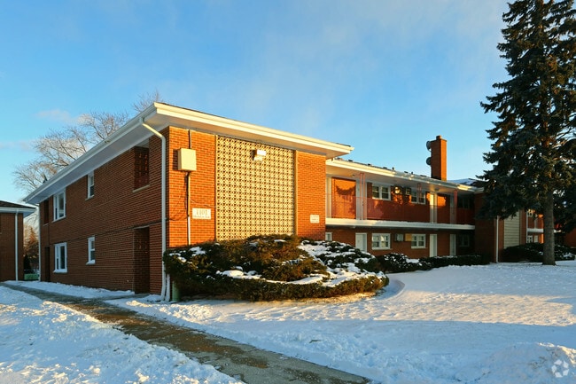 Primary Photo - Holiday Lane Condominiums