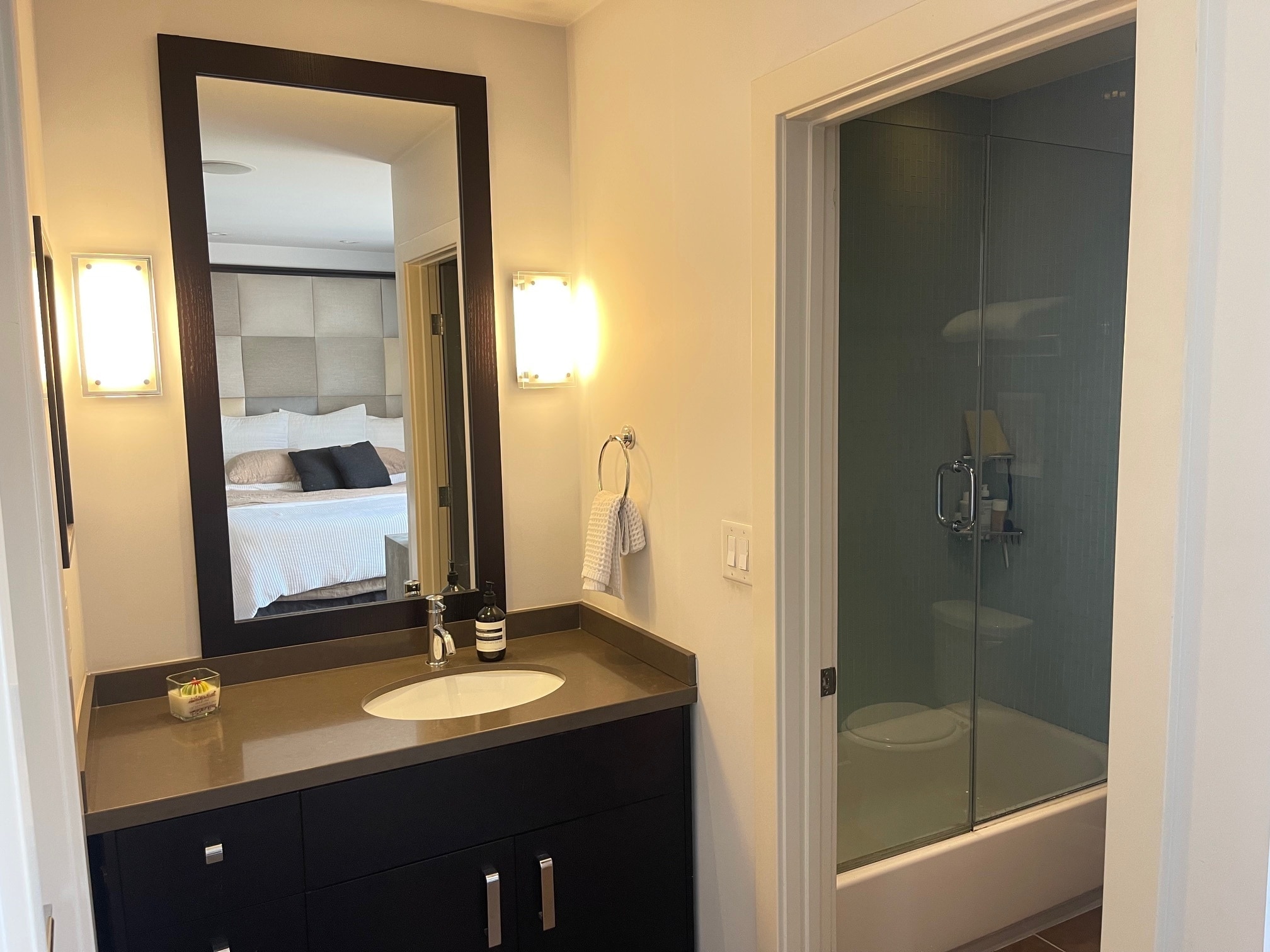 Building Photo - 141 S Clark Dr