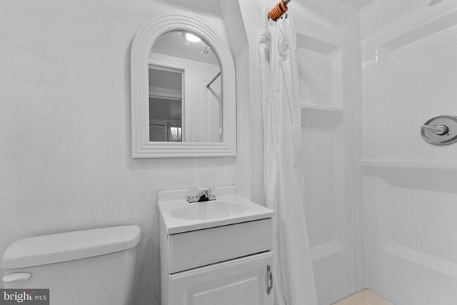 Building Photo - 633 Walker Ave