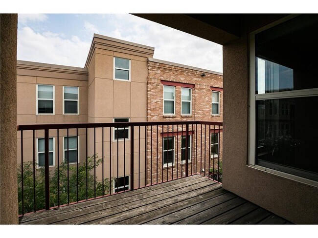 Building Photo - 680 N 2nd St