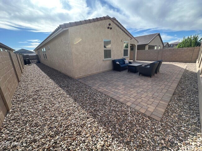 Building Photo - 13180 W Cliffrose Rd