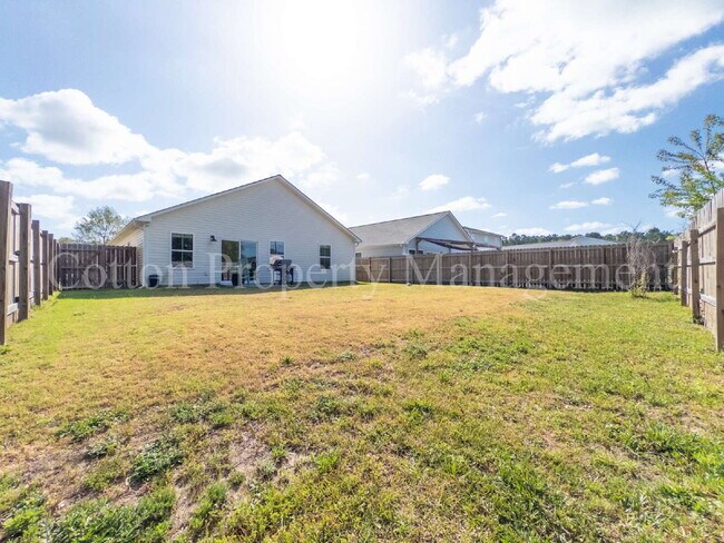 Building Photo - 3083 Day Dream Ln