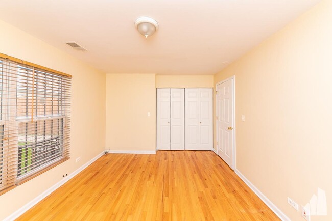 Building Photo - 2 bedroom in Chicago IL 60622