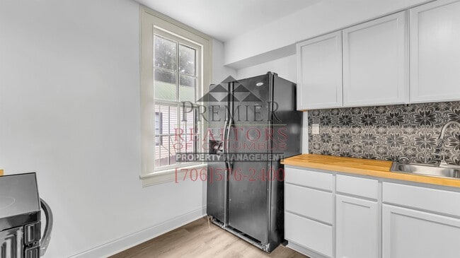 Building Photo - 38 29th St