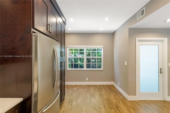 Building Photo - 1707 E Las Olas Blvd