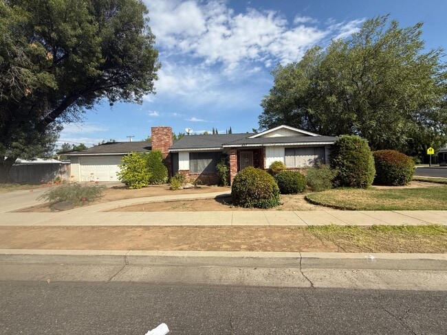 Primary Photo - 497 E North Way