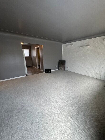 Building Photo - 7464 Southfield Fwy