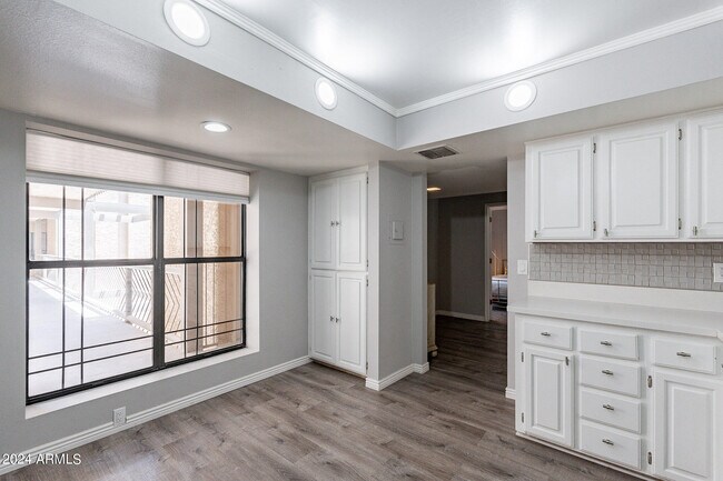 Building Photo - 5110 N 31st Way