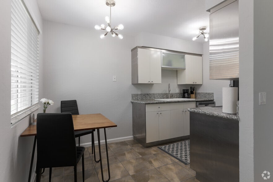 2BR, 1BA - 750SF - West 5th