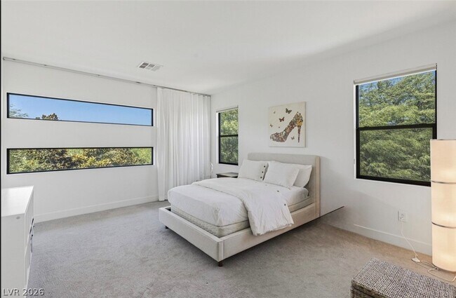 Building Photo - 47 Pristine Glen St