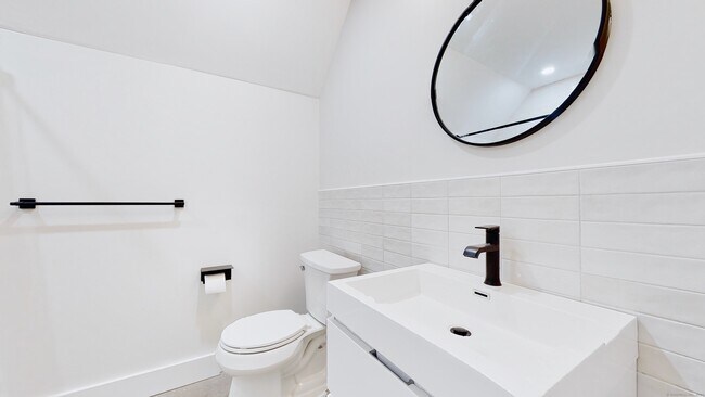 Building Photo - 86 Edwards St