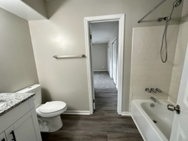 Building Photo - 2 Bedroom Town home in the heart of Virginia Beach